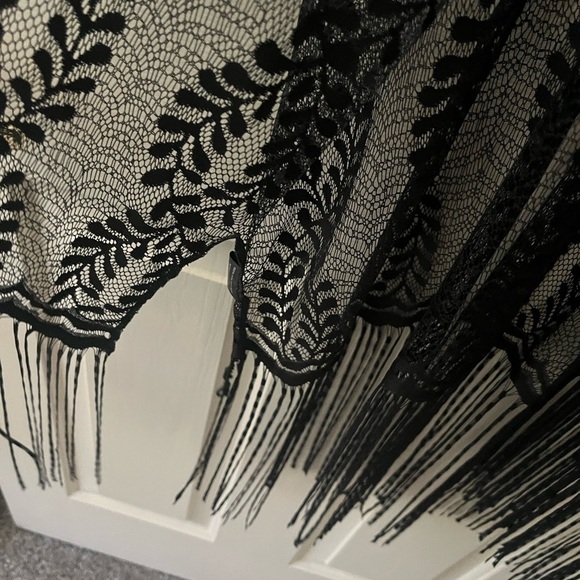 Black Ivy Lace Fringe Designated Arm Kaftan One Size - Picture 3 of 5